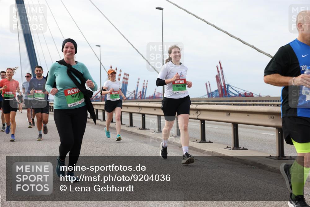 03.10.2025 - Köhlbrandbrückenlauf Lena Gebhardt http://msf.ph/oto/9204036 03.10.2025 15:55:20 Position 2 7441, 7544, 8953 meine-sportfotos.de