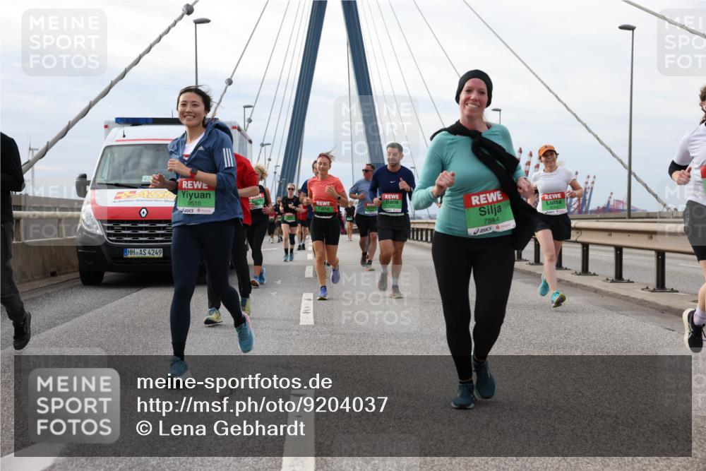 03.10.2025 - Köhlbrandbrückenlauf Lena Gebhardt http://msf.ph/oto/9204037 03.10.2025 15:55:21 Position 2 4249, 9510, 7544 meine-sportfotos.de