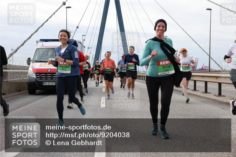 03.10.2025 - Köhlbrandbrückenlauf Lena Gebhardt http://msf.ph/oto/9204038 03.10.2025 15:55:21 Position 2 42, 85, 4249, 9510, 7544 meine-sportfotos.de