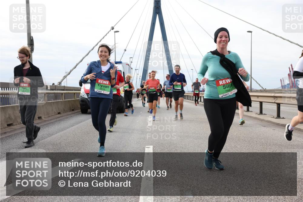 03.10.2025 - Köhlbrandbrückenlauf Lena Gebhardt http://msf.ph/oto/9204039 03.10.2025 15:55:21 Position 2 8458, 9510, 7544 meine-sportfotos.de