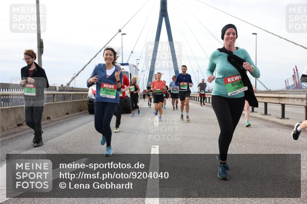 03.10.2025 - Köhlbrandbrückenlauf Lena Gebhardt http://msf.ph/oto/9204040 03.10.2025 15:55:21 Position 2 9510, 8458, 7544 meine-sportfotos.de