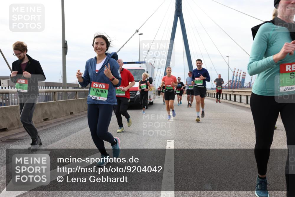 03.10.2025 - Köhlbrandbrückenlauf Lena Gebhardt http://msf.ph/oto/9204042 03.10.2025 15:55:21 Position 2 8458, 9510, 7 meine-sportfotos.de