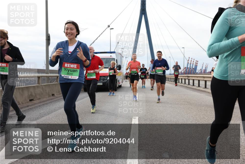 03.10.2025 - Köhlbrandbrückenlauf Lena Gebhardt http://msf.ph/oto/9204044 03.10.2025 15:55:22 Position 2 3458, 9510, 4249 meine-sportfotos.de