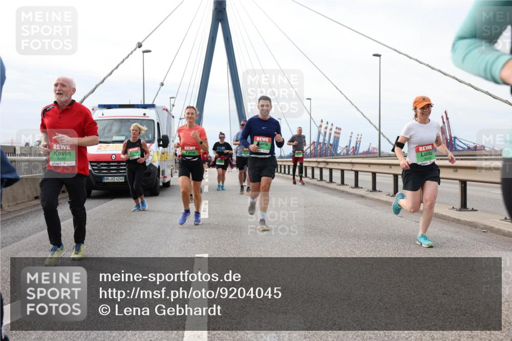 03.10.2025 - Köhlbrandbrückenlauf Lena Gebhardt http://msf.ph/oto/9204045 03.10.2025 15:55:22 Position 2 8289, 4249, 213, 8044 meine-sportfotos.de