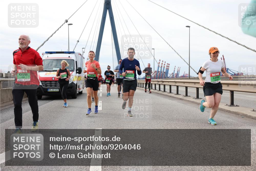 03.10.2025 - Köhlbrandbrückenlauf Lena Gebhardt http://msf.ph/oto/9204046 03.10.2025 15:55:22 Position 2 8289, 4249, 213, 7441, 8044 meine-sportfotos.de