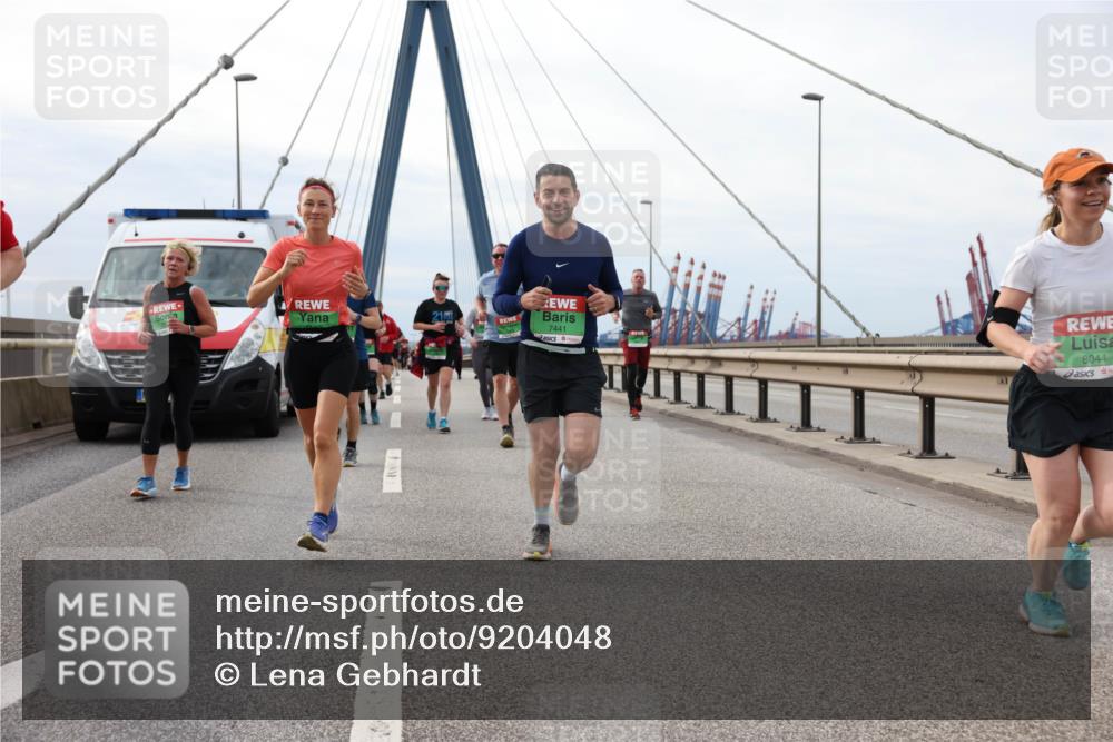 03.10.2025 - Köhlbrandbrückenlauf Lena Gebhardt http://msf.ph/oto/9204048 03.10.2025 15:55:22 Position 2 210, 7441, 8044 meine-sportfotos.de