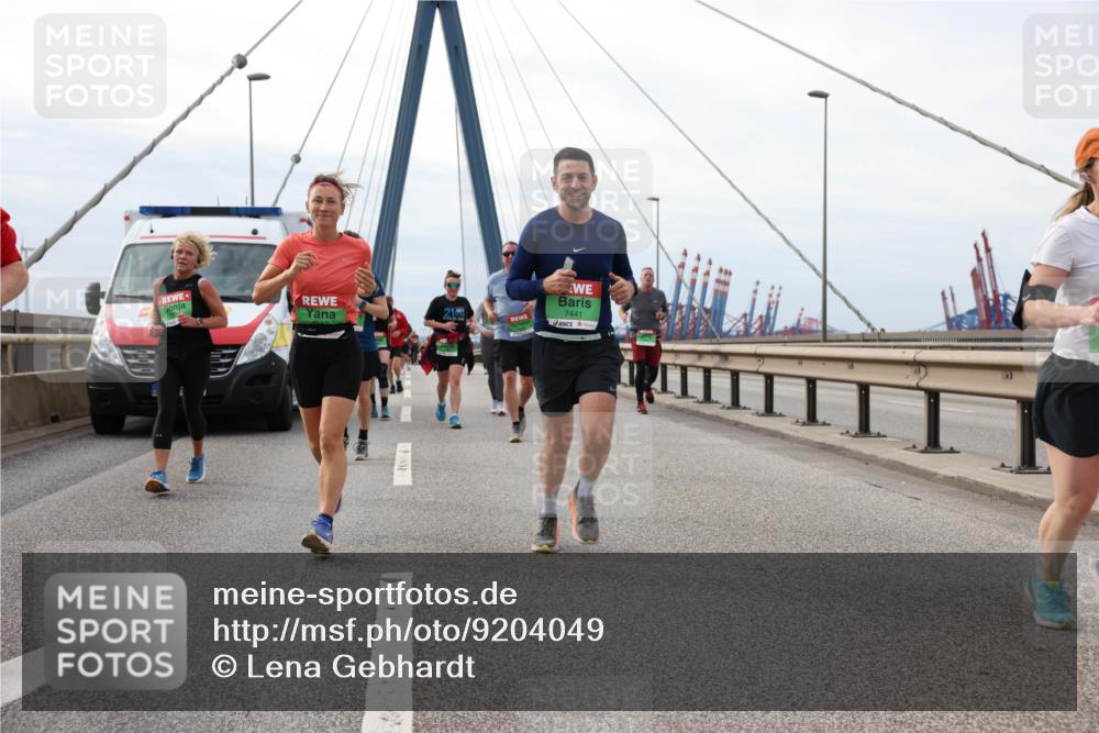 03.10.2025 - Köhlbrandbrückenlauf Lena Gebhardt http://msf.ph/oto/9204049 03.10.2025 15:55:22 Position 2 7441 meine-sportfotos.de