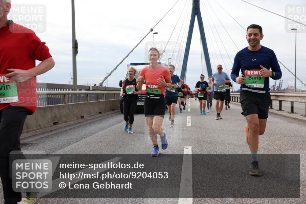 03.10.2025 - Köhlbrandbrückenlauf Lena Gebhardt http://msf.ph/oto/9204053 03.10.2025 15:55:23 Position 2 89, 213, 4249, 7441 meine-sportfotos.de