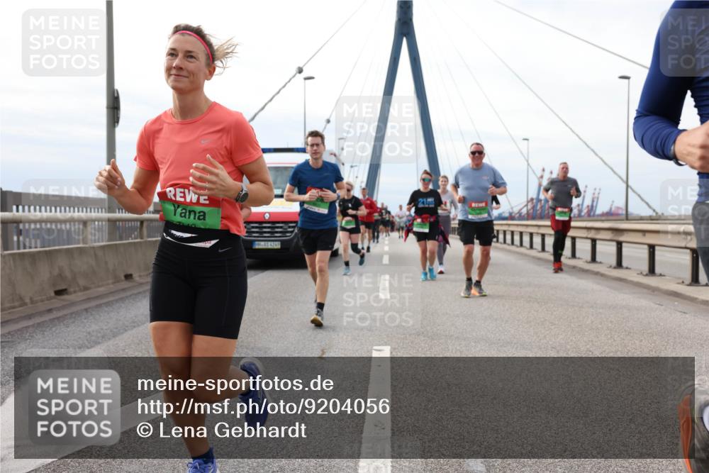 03.10.2025 - Köhlbrandbrückenlauf Lena Gebhardt http://msf.ph/oto/9204056 03.10.2025 15:55:24 Position 2 4249, 21 meine-sportfotos.de