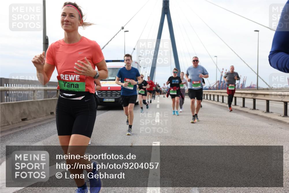 03.10.2025 - Köhlbrandbrückenlauf Lena Gebhardt http://msf.ph/oto/9204057 03.10.2025 15:55:24 Position 2 21 meine-sportfotos.de