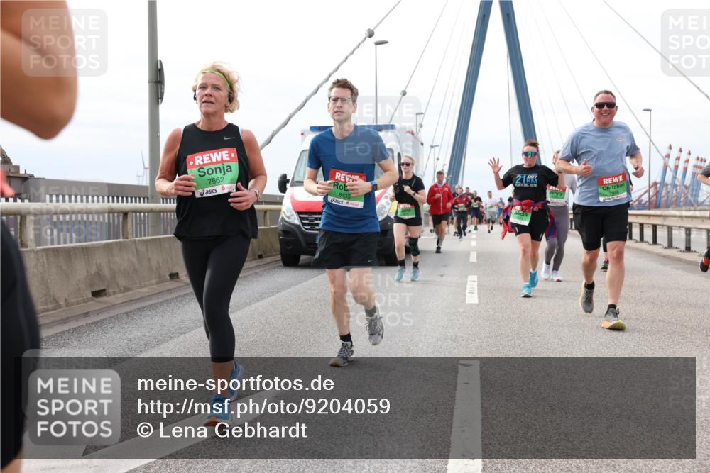 03.10.2025 - Köhlbrandbrückenlauf Lena Gebhardt http://msf.ph/oto/9204059 03.10.2025 15:55:24 Position 2 097, 21, 7662, 8435 meine-sportfotos.de