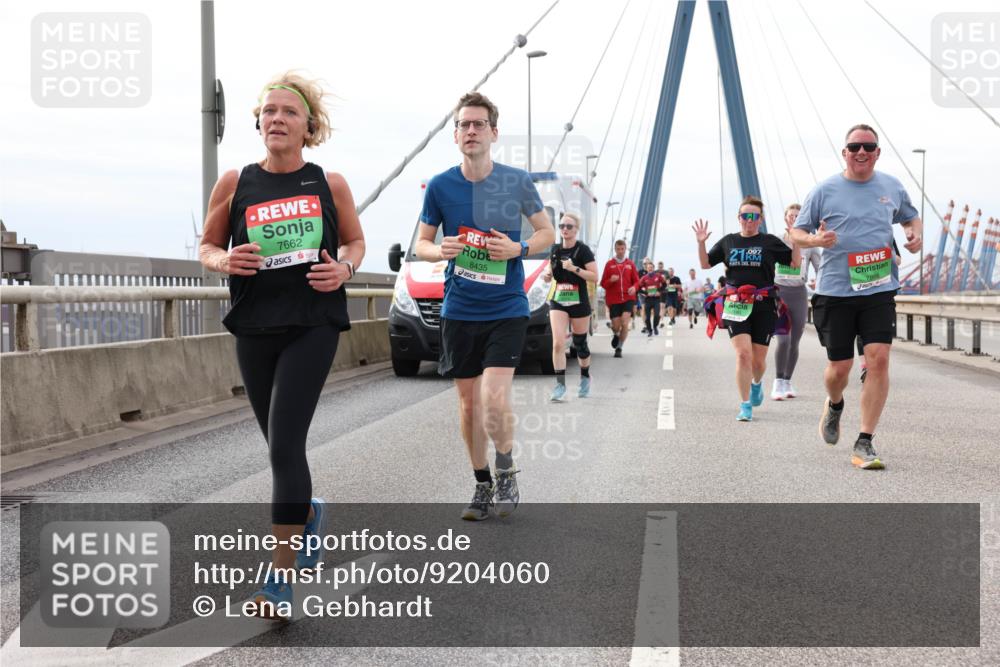03.10.2025 - Köhlbrandbrückenlauf Lena Gebhardt http://msf.ph/oto/9204060 03.10.2025 15:55:24 Position 2 7662, 8435, 21, 7866 meine-sportfotos.de