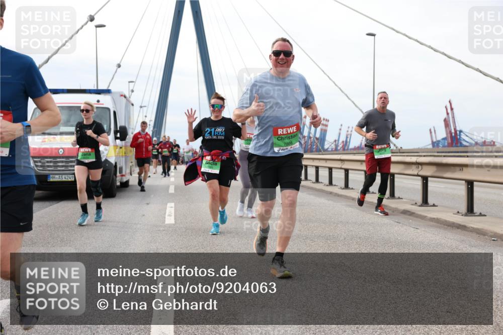 03.10.2025 - Köhlbrandbrückenlauf Lena Gebhardt http://msf.ph/oto/9204063 03.10.2025 15:55:25 Position 2 4249, 097, 21, 7664, 7866 meine-sportfotos.de