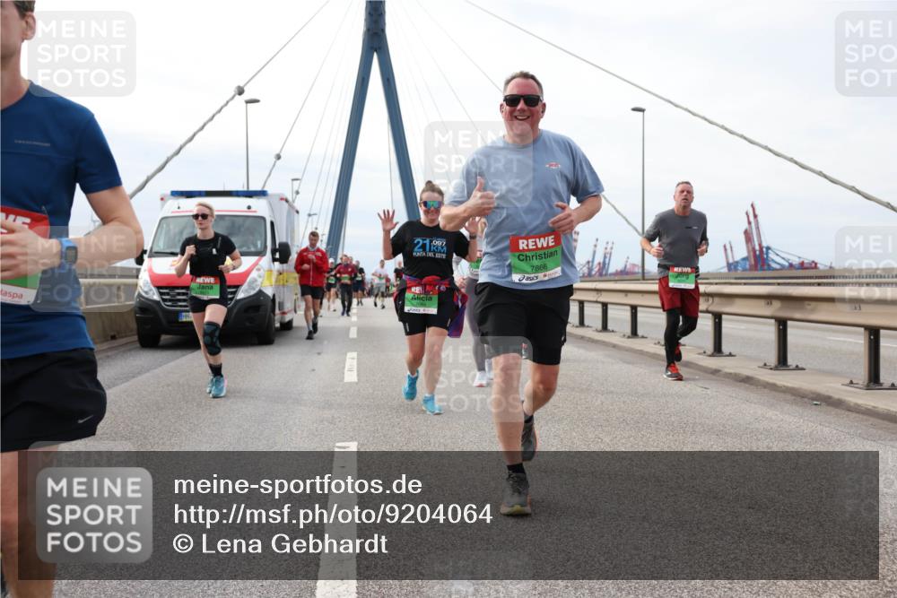 03.10.2025 - Köhlbrandbrückenlauf Lena Gebhardt http://msf.ph/oto/9204064 03.10.2025 15:55:25 Position 2 097, 21, 7866 meine-sportfotos.de