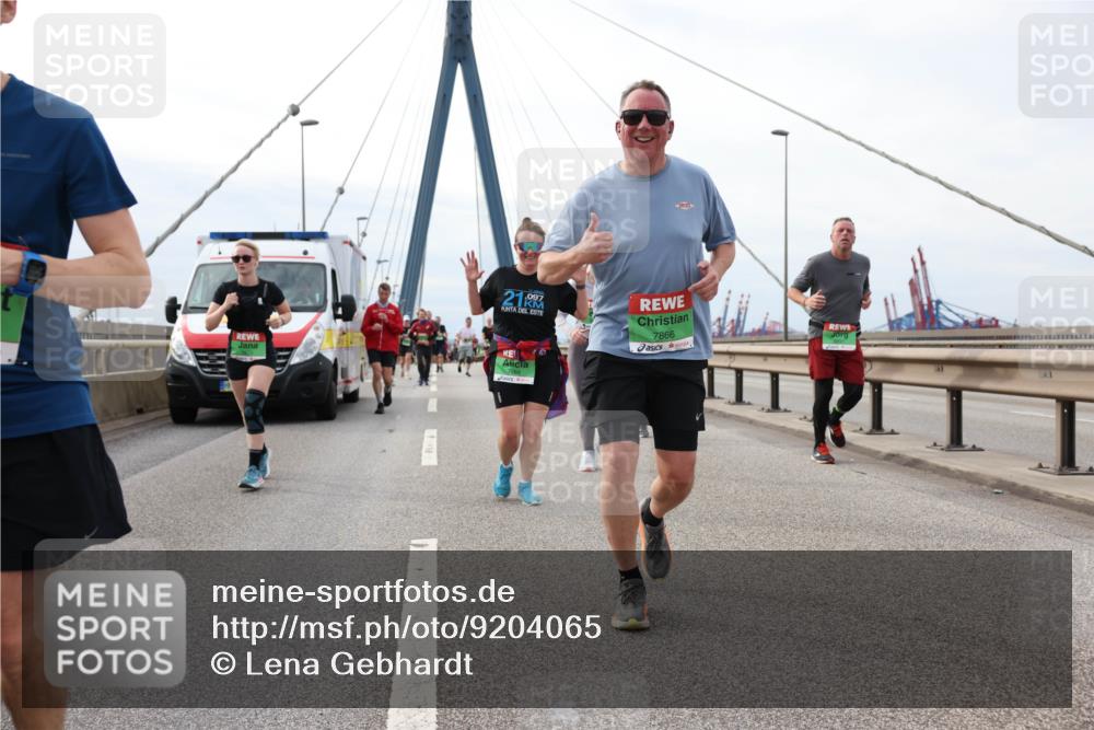 03.10.2025 - Köhlbrandbrückenlauf Lena Gebhardt http://msf.ph/oto/9204065 03.10.2025 15:55:25 Position 2 21997, 7866, 7664 meine-sportfotos.de