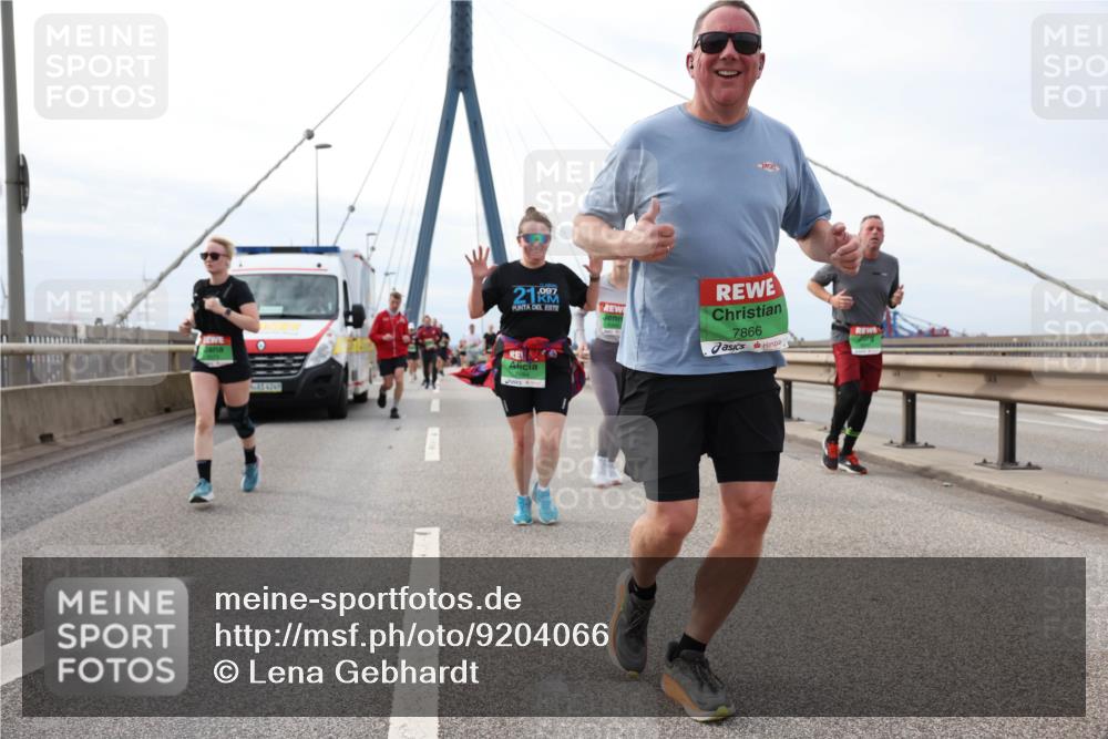 03.10.2025 - Köhlbrandbrückenlauf Lena Gebhardt http://msf.ph/oto/9204066 03.10.2025 15:55:26 Position 2 21, 097, 7866 meine-sportfotos.de