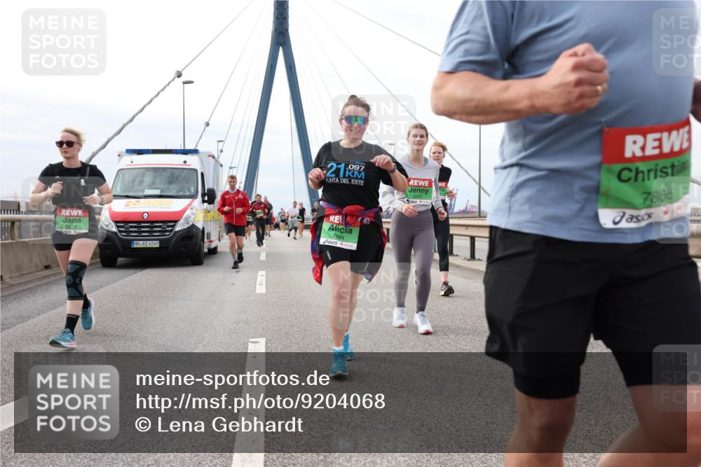 03.10.2025 - Köhlbrandbrückenlauf Lena Gebhardt http://msf.ph/oto/9204068 03.10.2025 15:55:26 Position 2 9574, 4249, 21, 097, 8345, 7664, 7866 meine-sportfotos.de