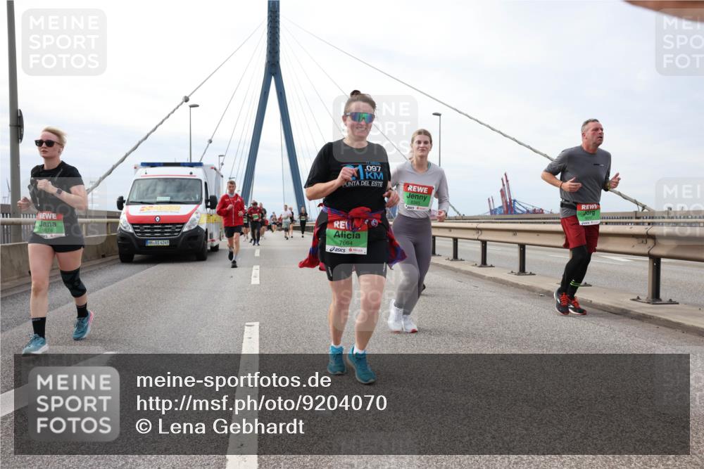 03.10.2025 - Köhlbrandbrückenlauf Lena Gebhardt http://msf.ph/oto/9204070 03.10.2025 15:55:26 Position 2 9574, 4249, 097, 7664, 8345 meine-sportfotos.de