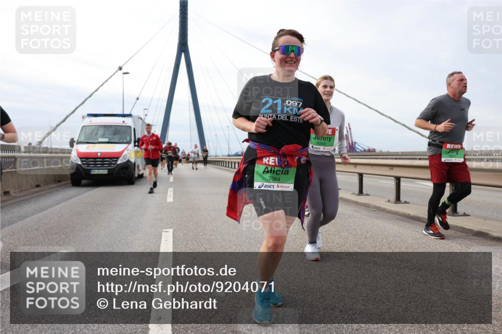 03.10.2025 - Köhlbrandbrückenlauf Lena Gebhardt http://msf.ph/oto/9204071 03.10.2025 15:55:27 Position 2 21, 11, 097, 8345, 7664, 9297 meine-sportfotos.de