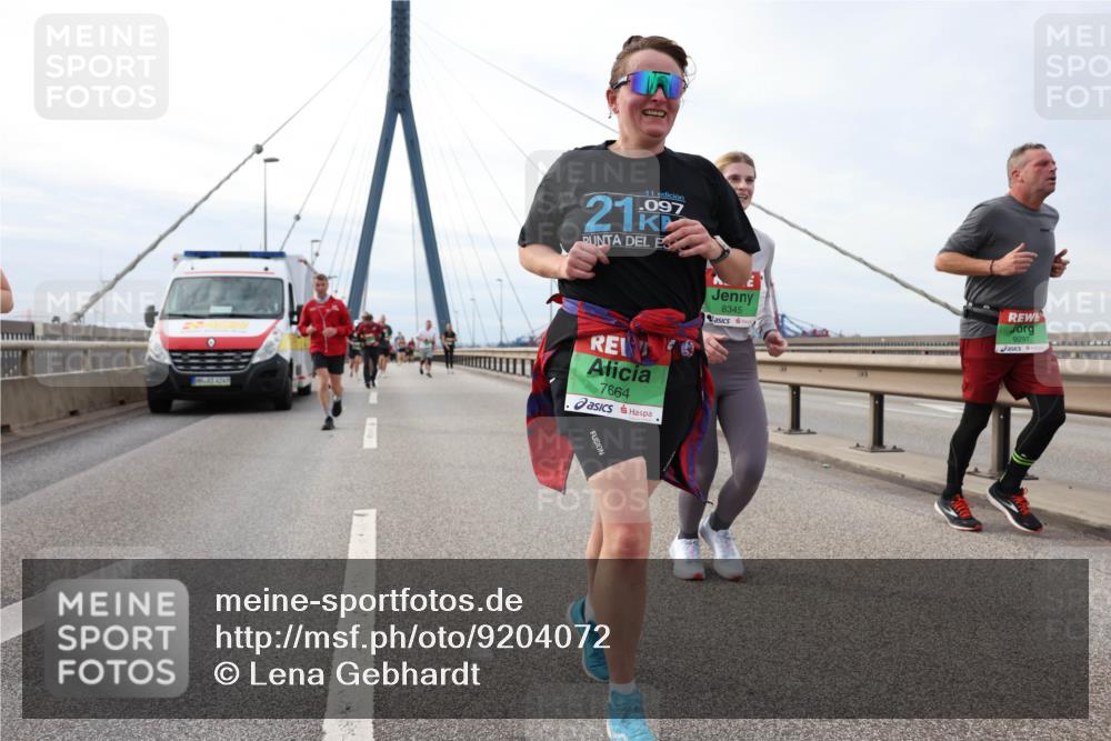 03.10.2025 - Köhlbrandbrückenlauf Lena Gebhardt http://msf.ph/oto/9204072 03.10.2025 15:55:27 Position 2 21, 11, 097, 7664, 8345, 9297 meine-sportfotos.de