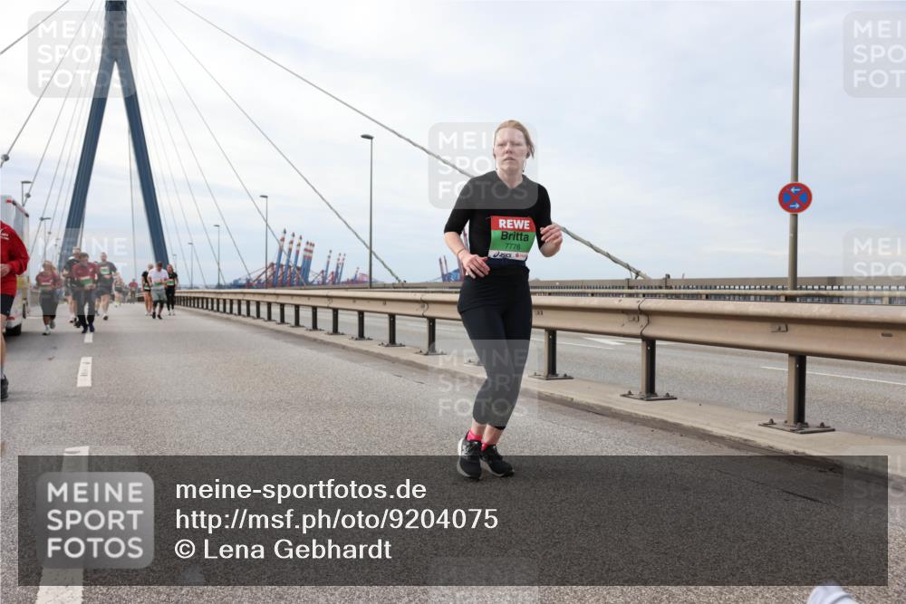 03.10.2025 - Köhlbrandbrückenlauf Lena Gebhardt http://msf.ph/oto/9204075 03.10.2025 15:55:28 Position 2 7776 meine-sportfotos.de
