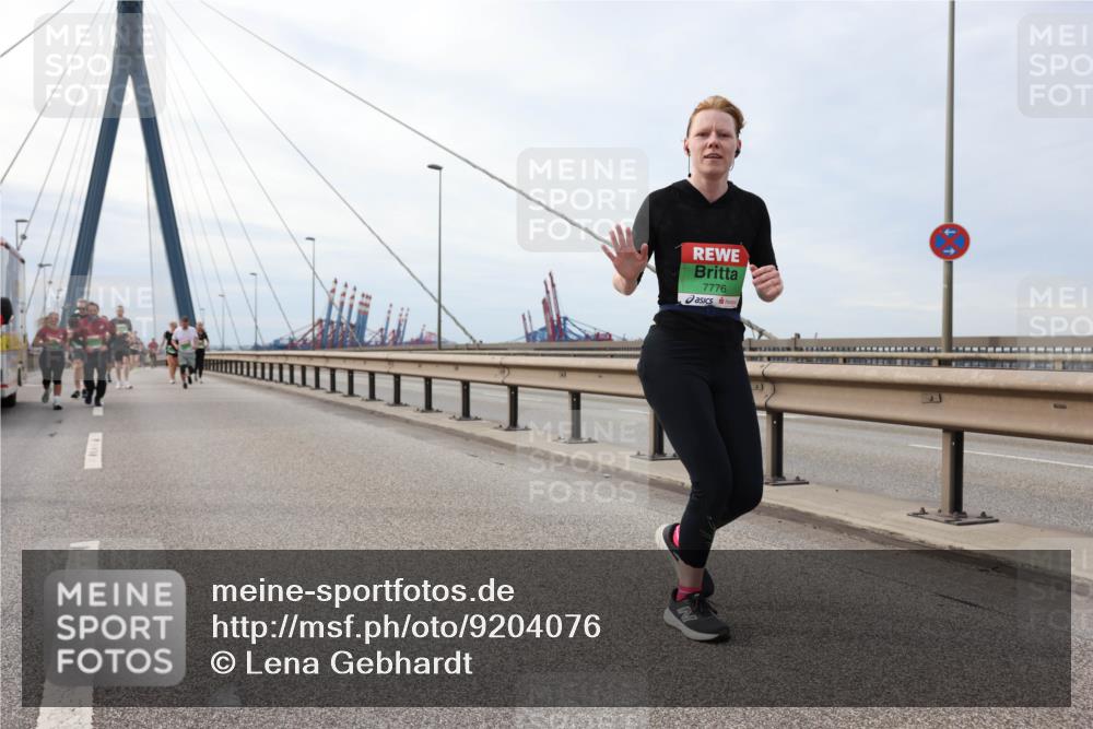 03.10.2025 - Köhlbrandbrückenlauf Lena Gebhardt http://msf.ph/oto/9204076 03.10.2025 15:55:28 Position 2 7776 meine-sportfotos.de