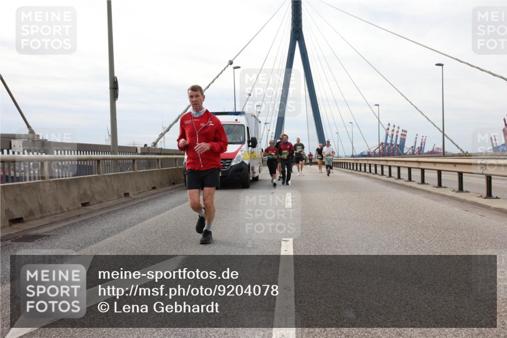 03.10.2025 - Köhlbrandbrückenlauf Lena Gebhardt http://msf.ph/oto/9204078 03.10.2025 15:55:29 Position 2  meine-sportfotos.de
