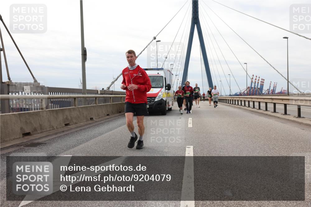 03.10.2025 - Köhlbrandbrückenlauf Lena Gebhardt http://msf.ph/oto/9204079 03.10.2025 15:55:29 Position 2  meine-sportfotos.de