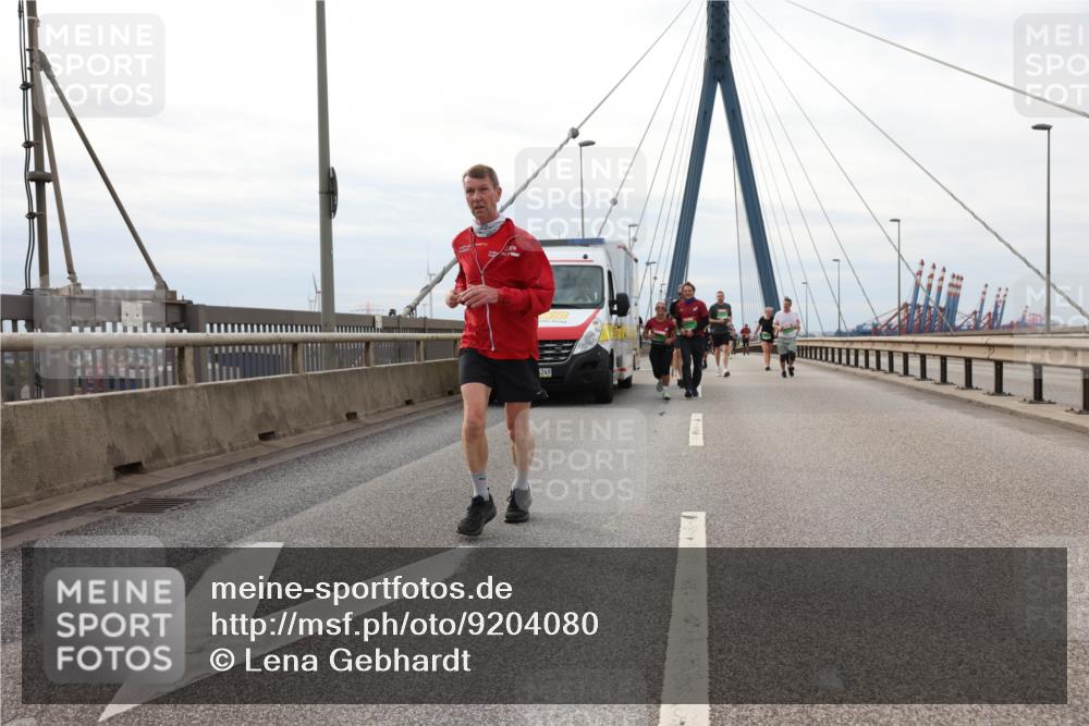 03.10.2025 - Köhlbrandbrückenlauf Lena Gebhardt http://msf.ph/oto/9204080 03.10.2025 15:55:29 Position 2 249 meine-sportfotos.de