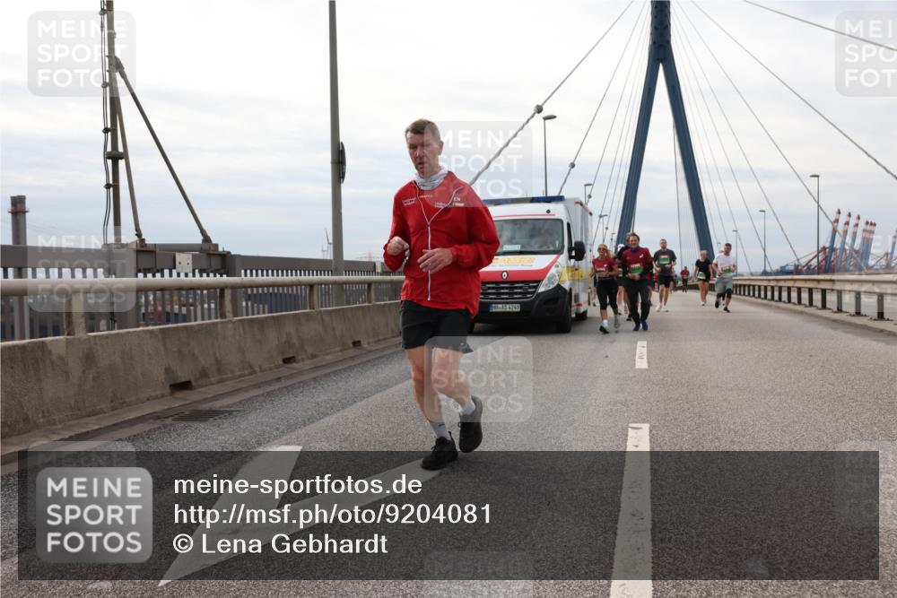 03.10.2025 - Köhlbrandbrückenlauf Lena Gebhardt http://msf.ph/oto/9204081 03.10.2025 15:55:29 Position 2 4249 meine-sportfotos.de