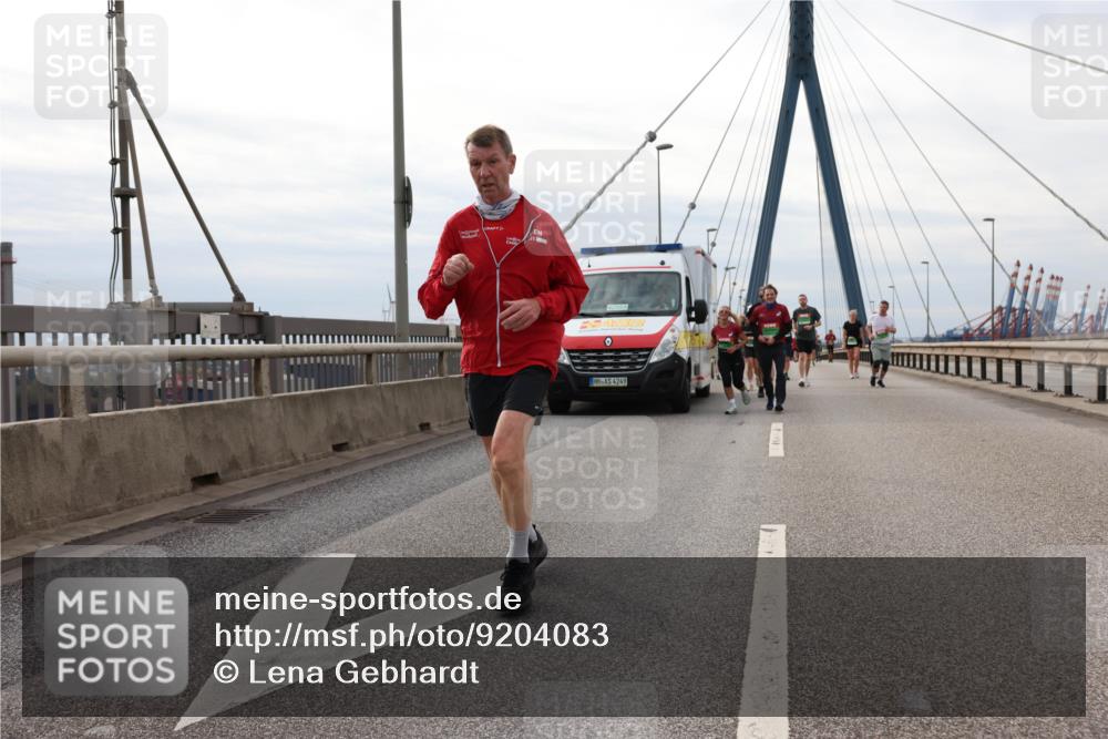 03.10.2025 - Köhlbrandbrückenlauf Lena Gebhardt http://msf.ph/oto/9204083 03.10.2025 15:55:29 Position 2  meine-sportfotos.de