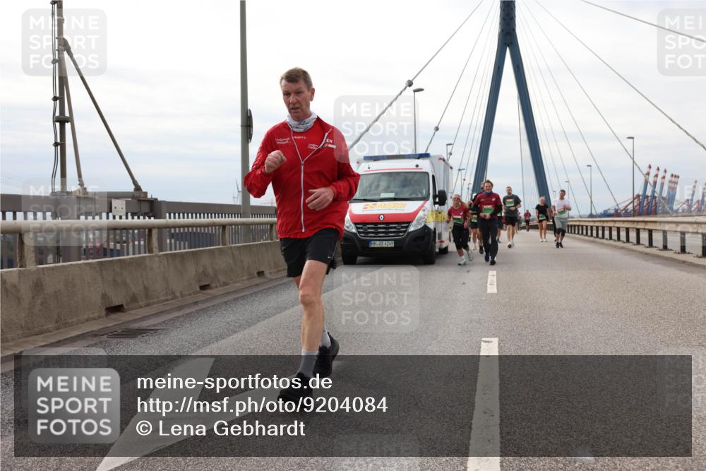 03.10.2025 - Köhlbrandbrückenlauf Lena Gebhardt http://msf.ph/oto/9204084 03.10.2025 15:55:29 Position 2 4249 meine-sportfotos.de