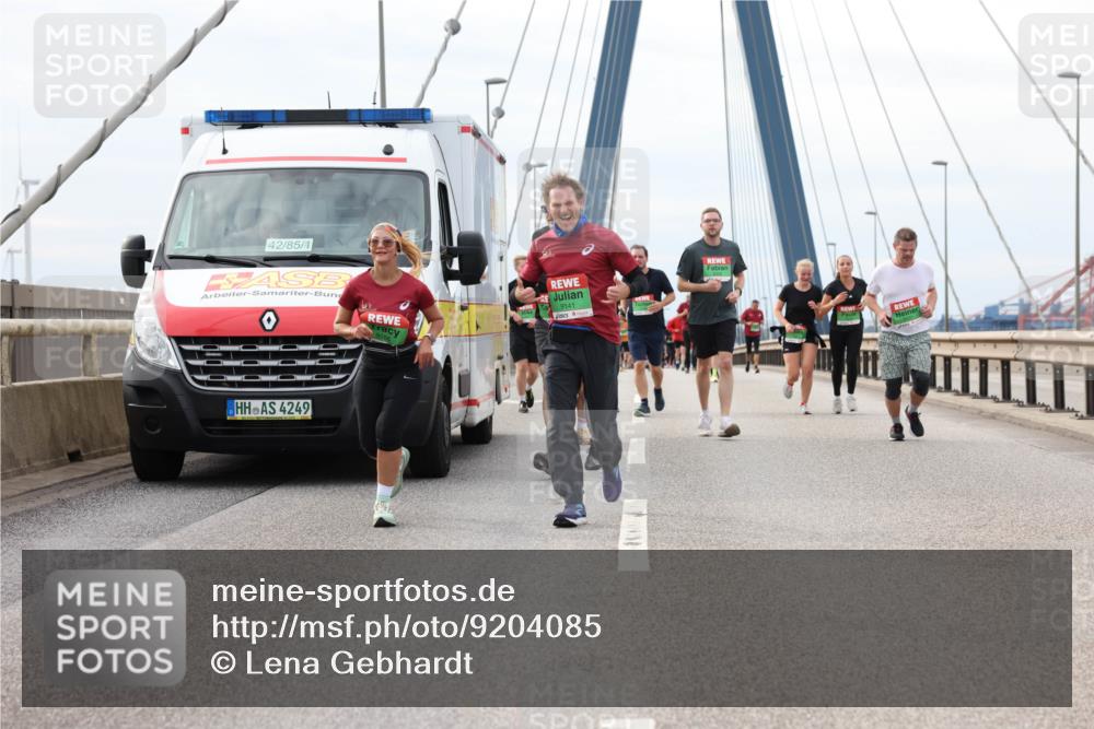 03.10.2025 - Köhlbrandbrückenlauf Lena Gebhardt http://msf.ph/oto/9204085 03.10.2025 15:55:30 Position 2 42, 85, 4, 9141, 4249 meine-sportfotos.de