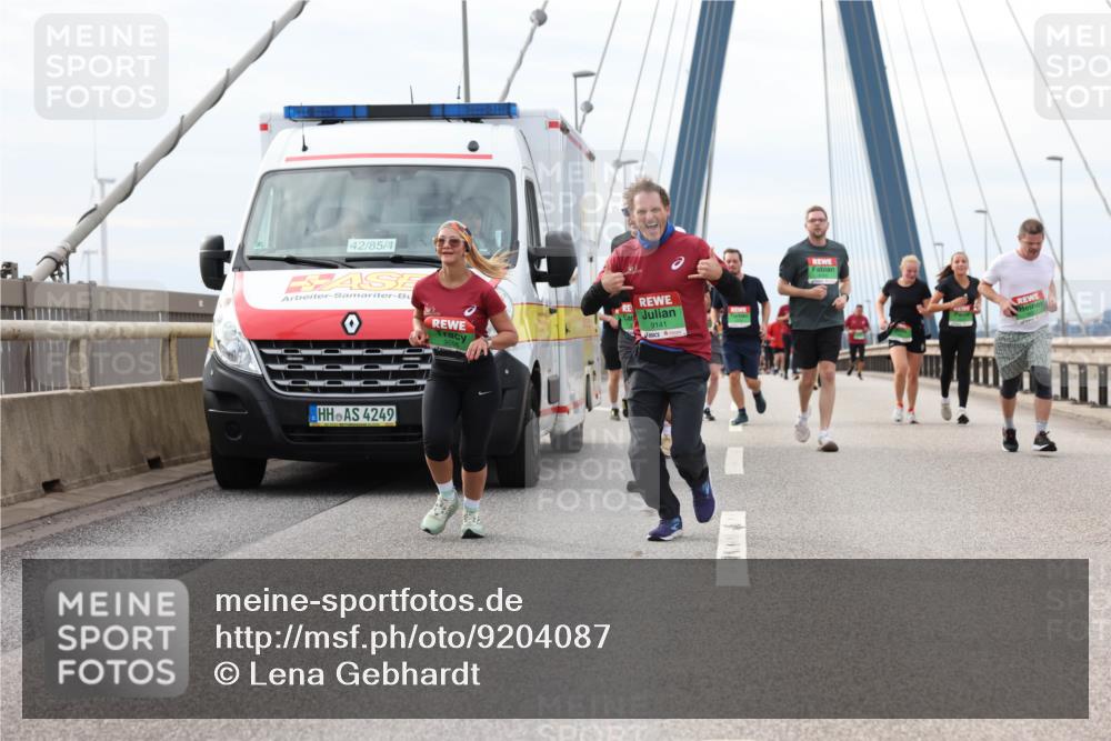 03.10.2025 - Köhlbrandbrückenlauf Lena Gebhardt http://msf.ph/oto/9204087 03.10.2025 15:55:30 Position 2 42, 85, 4, 9141, 4249 meine-sportfotos.de