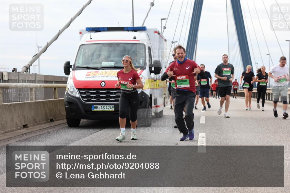 03.10.2025 - Köhlbrandbrückenlauf Lena Gebhardt http://msf.ph/oto/9204088 03.10.2025 15:55:31 Position 2 42, 85, 1, 4249, 9141 meine-sportfotos.de