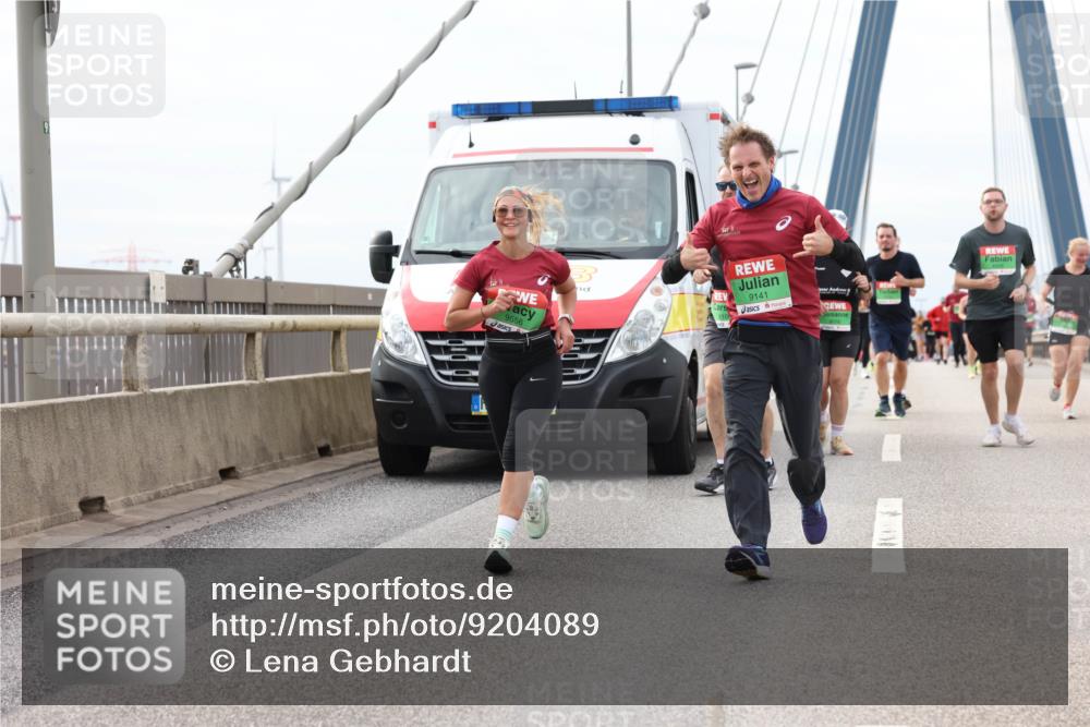 03.10.2025 - Köhlbrandbrückenlauf Lena Gebhardt http://msf.ph/oto/9204089 03.10.2025 15:55:31 Position 2 9, 9556, 9141, 810 meine-sportfotos.de