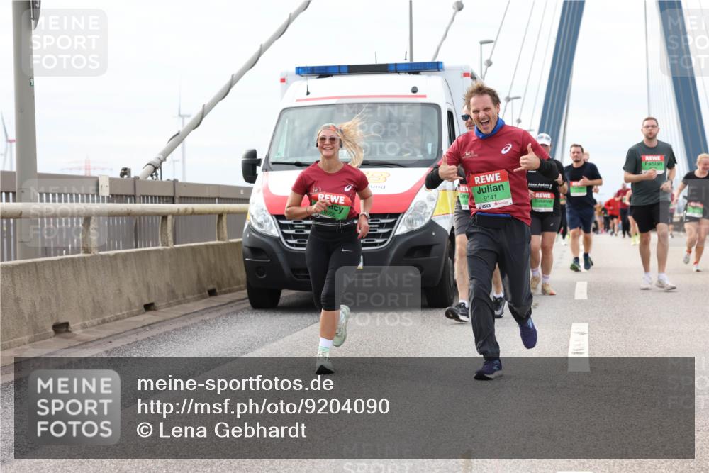 03.10.2025 - Köhlbrandbrückenlauf Lena Gebhardt http://msf.ph/oto/9204090 03.10.2025 15:55:31 Position 2 9, 9556, 9141 meine-sportfotos.de