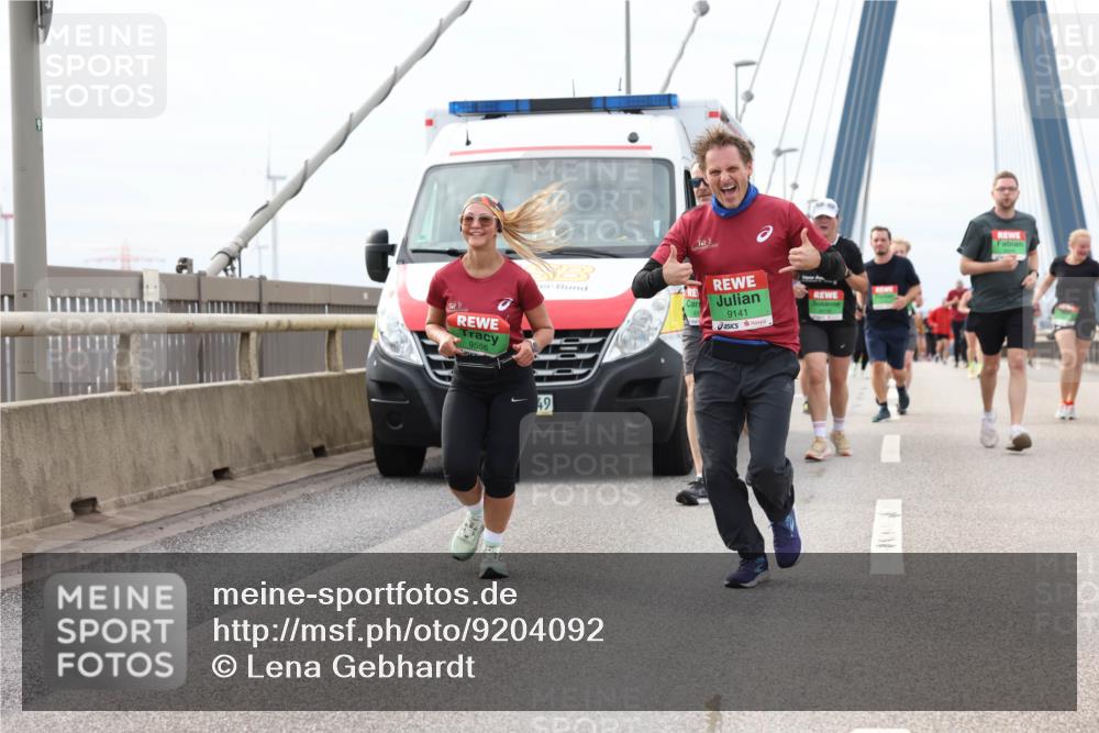 03.10.2025 - Köhlbrandbrückenlauf Lena Gebhardt http://msf.ph/oto/9204092 03.10.2025 15:55:31 Position 2 9, 9556, 9141, 49 meine-sportfotos.de