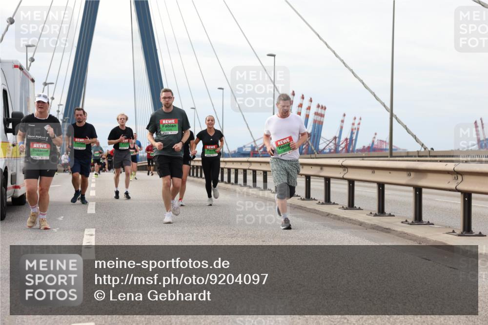 03.10.2025 - Köhlbrandbrückenlauf Lena Gebhardt http://msf.ph/oto/9204097 03.10.2025 15:55:32 Position 2 8016, 8037 meine-sportfotos.de