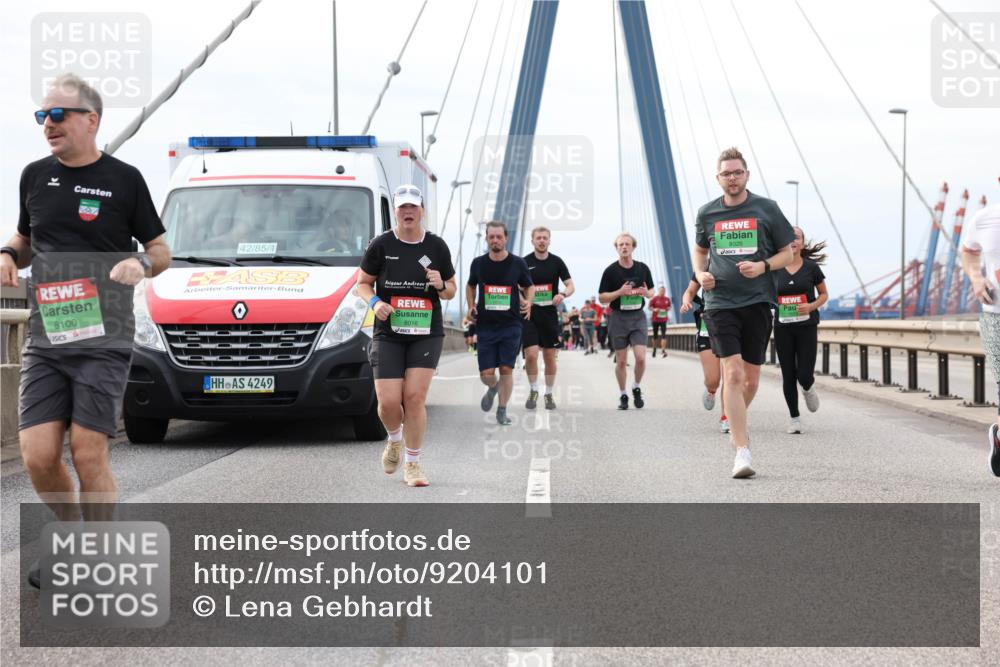 03.10.2025 - Köhlbrandbrückenlauf Lena Gebhardt http://msf.ph/oto/9204101 03.10.2025 15:55:33 Position 2 8100, 42, 85, 4, 4249, 8016, 8326 meine-sportfotos.de