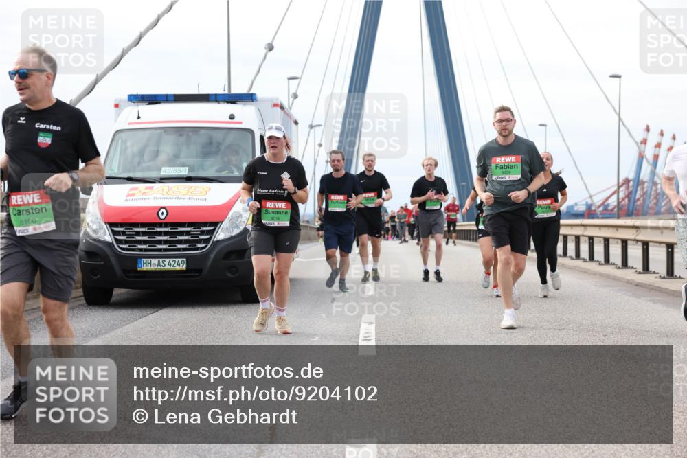 03.10.2025 - Köhlbrandbrückenlauf Lena Gebhardt http://msf.ph/oto/9204102 03.10.2025 15:55:33 Position 2 8100, 42, 85, 4, 4249, 8016, 8326 meine-sportfotos.de