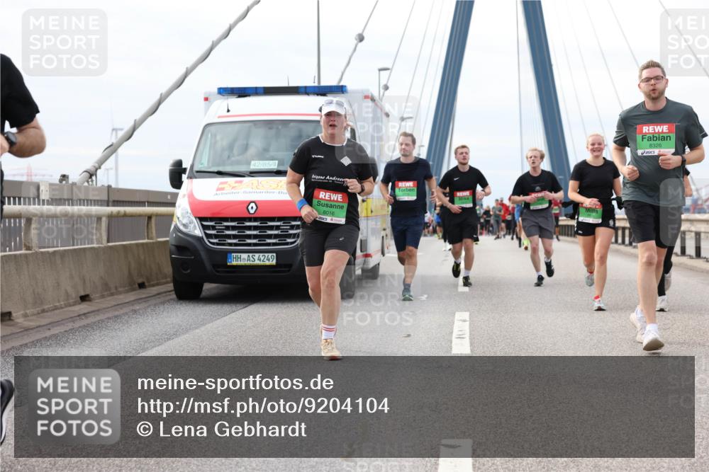 03.10.2025 - Köhlbrandbrückenlauf Lena Gebhardt http://msf.ph/oto/9204104 03.10.2025 15:55:34 Position 2 42, 85, 4, 4249, 8016, 8326 meine-sportfotos.de