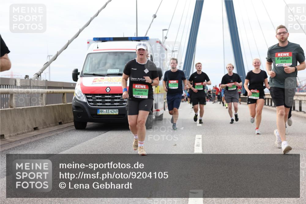 03.10.2025 - Köhlbrandbrückenlauf Lena Gebhardt http://msf.ph/oto/9204105 03.10.2025 15:55:34 Position 2 42, 85, 1, 4249, 8016, 8326 meine-sportfotos.de