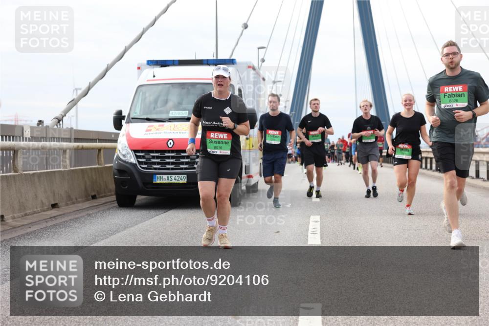 03.10.2025 - Köhlbrandbrückenlauf Lena Gebhardt http://msf.ph/oto/9204106 03.10.2025 15:55:34 Position 2 42, 85, 4, 4249, 8016, 8326 meine-sportfotos.de