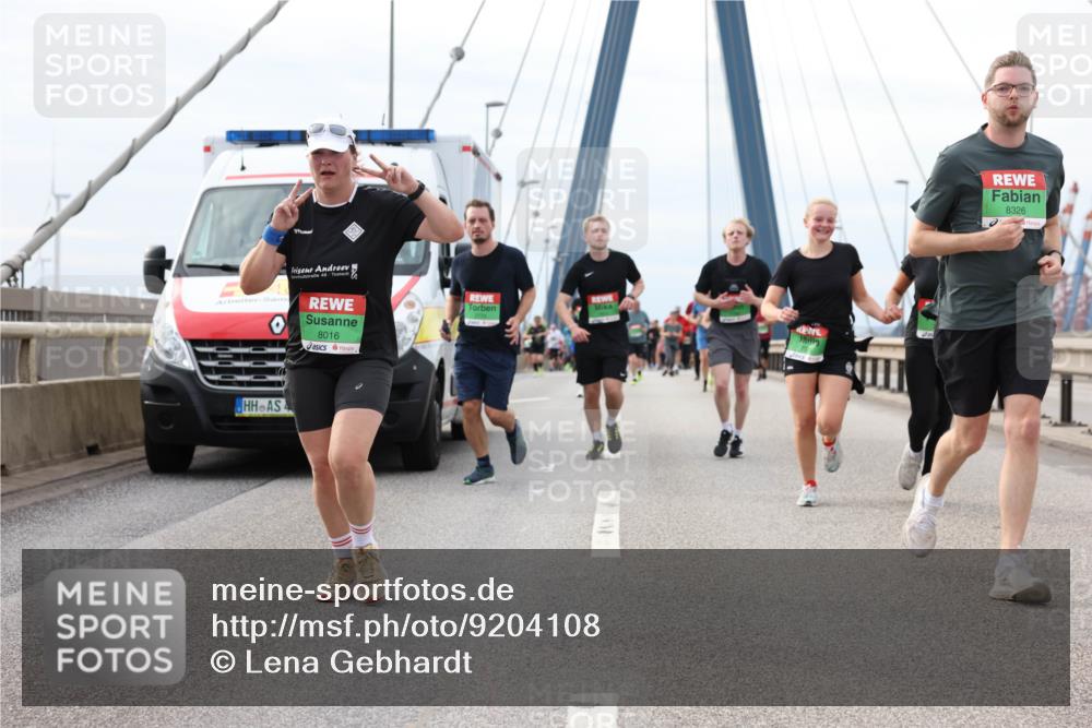 03.10.2025 - Köhlbrandbrückenlauf Lena Gebhardt http://msf.ph/oto/9204108 03.10.2025 15:55:34 Position 2 48, 8016, 8326 meine-sportfotos.de