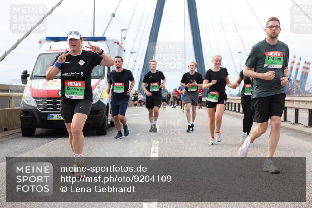 03.10.2025 - Köhlbrandbrückenlauf Lena Gebhardt http://msf.ph/oto/9204109 03.10.2025 15:55:34 Position 2 48, 8016, 8326 meine-sportfotos.de
