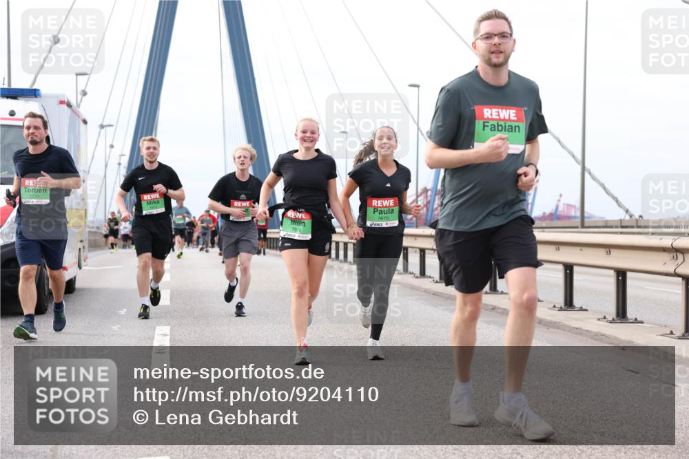 03.10.2025 - Köhlbrandbrückenlauf Lena Gebhardt http://msf.ph/oto/9204110 03.10.2025 15:55:35 Position 2 7770, 7876, 7670 meine-sportfotos.de