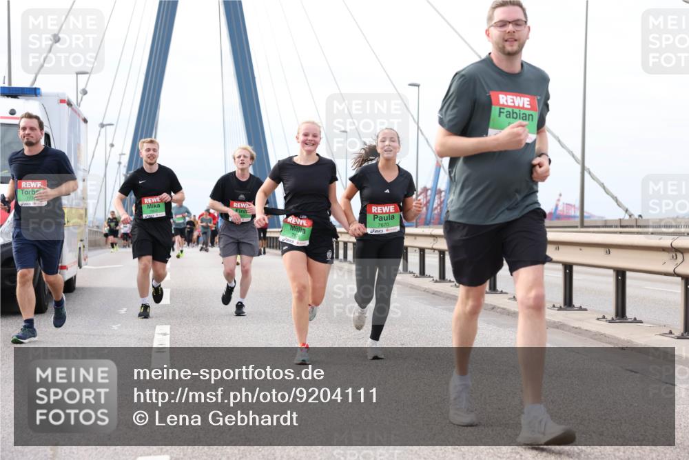03.10.2025 - Köhlbrandbrückenlauf Lena Gebhardt http://msf.ph/oto/9204111 03.10.2025 15:55:35 Position 2 777, 7670 meine-sportfotos.de