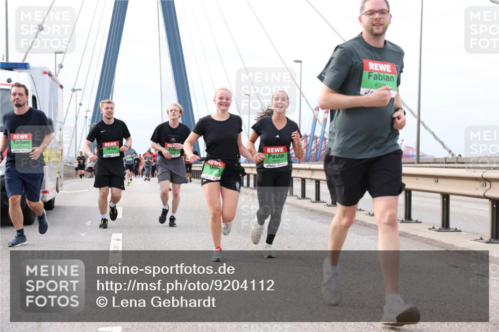 03.10.2025 - Köhlbrandbrückenlauf Lena Gebhardt http://msf.ph/oto/9204112 03.10.2025 15:55:35 Position 2 7770, 78, 7670, 832 meine-sportfotos.de