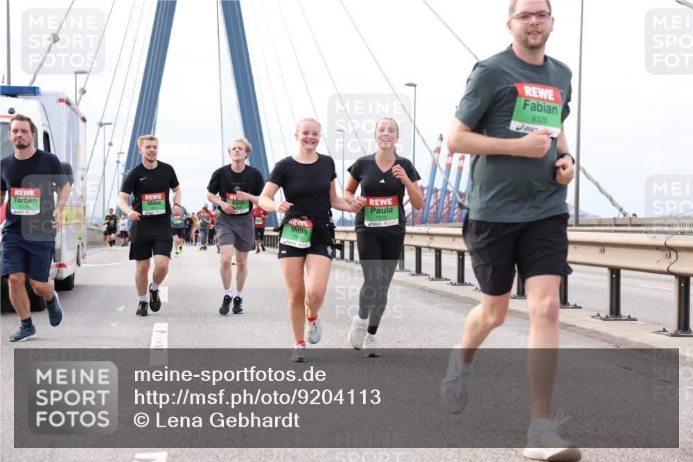 03.10.2025 - Köhlbrandbrückenlauf Lena Gebhardt http://msf.ph/oto/9204113 03.10.2025 15:55:35 Position 2 7770, 7670, 8326 meine-sportfotos.de